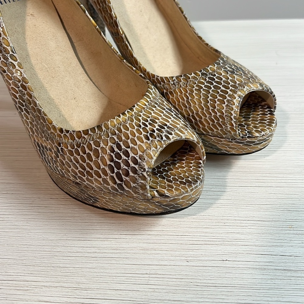 Stuart Weitzman Ivory Snake Print Open Toe Heels 8.5 never worn - Picture 3 of 10